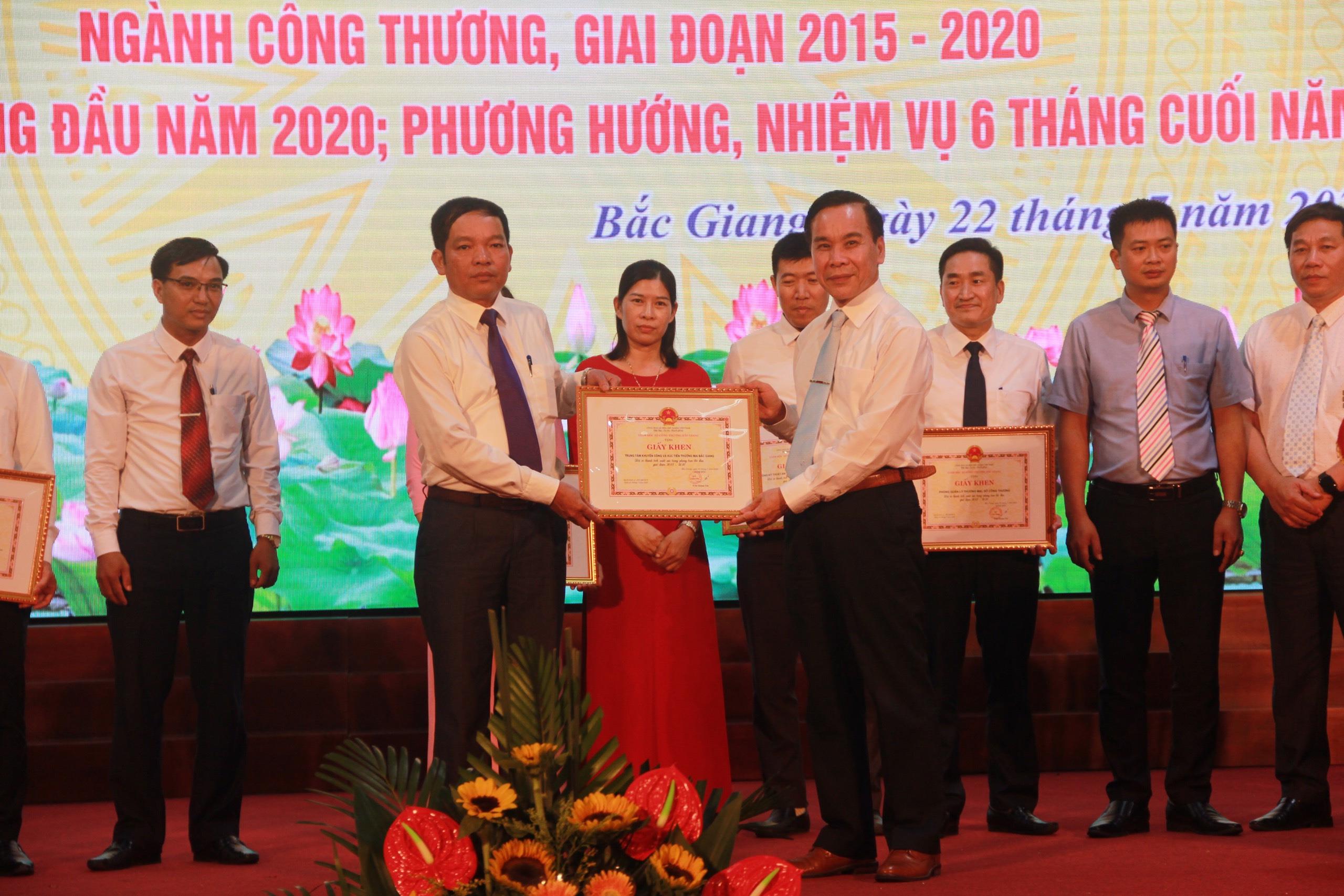 Biểu dương 28 tập thể, 91 cá nhân điển hình tiên tiến ngành công thương Bắc Giang