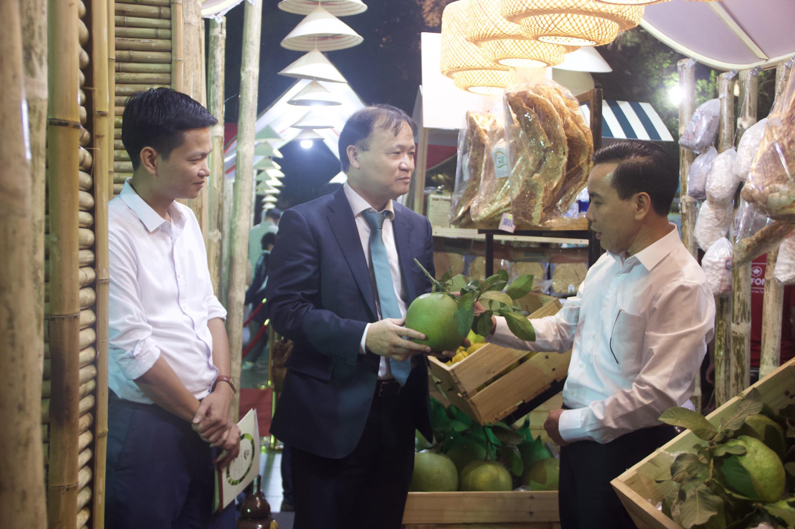 Gian hàng nông sản tỉnh Bắc Giang tạo sức hút tại Hội Chợ “Made in Vietnam - Tinh hoa Việt Nam”
