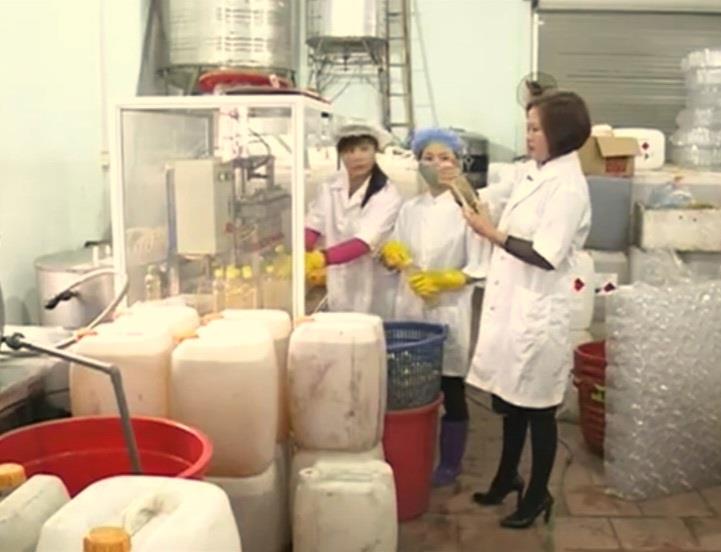 Hội viên phụ nữ khởi nghiệp thành công từ mô hình thành sản xuất giấm tại huyện Lục Ngạn