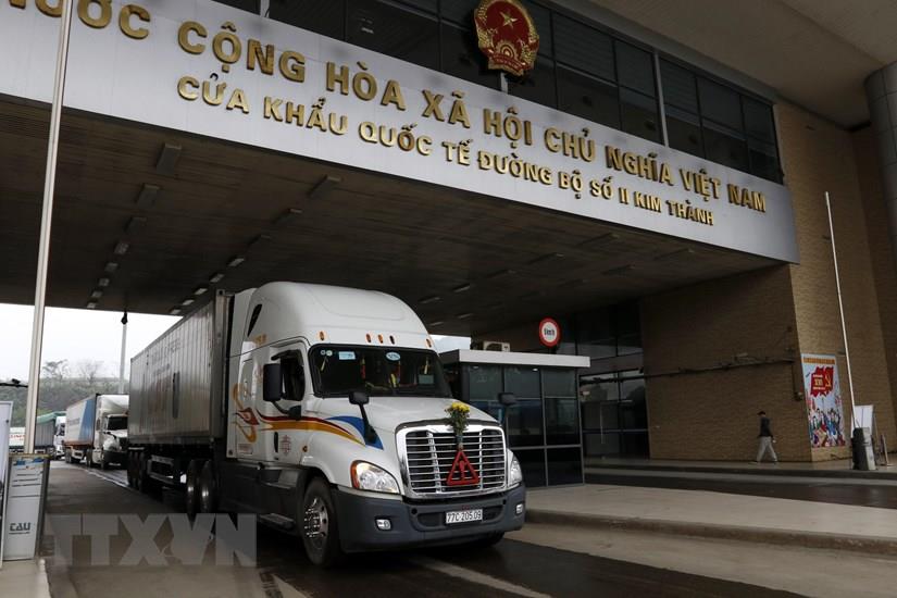 Tiếp tục cập nhật tình hình thông quan qua cửa khẩu quốc tế đường bộ số II Kim Thành - Lào Cai