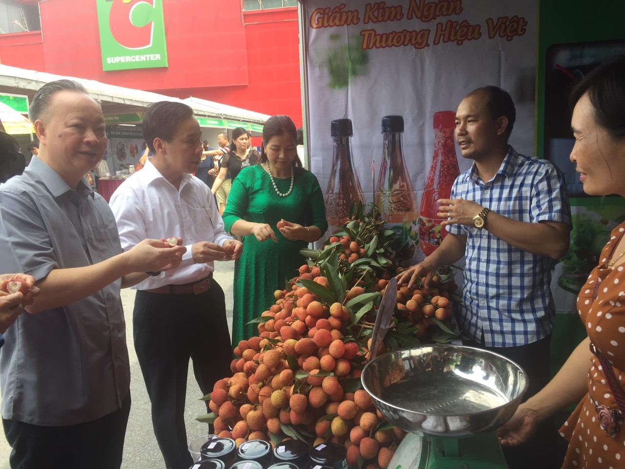 Lục Ngạn đang tiêu thụ thuận lợi, giá bán cao, trung bình từ 30-35 nghìn đồng/kg