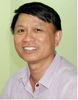 Description: Ông Nguyễn Khanh.